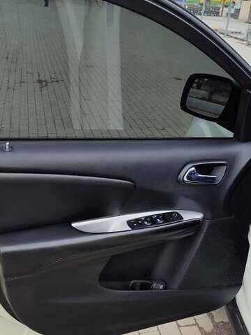 Белый Додж Джорни, объемом двигателя 2.36 л и пробегом 204 тыс. км за 10000 $, фото 16 на Automoto.ua