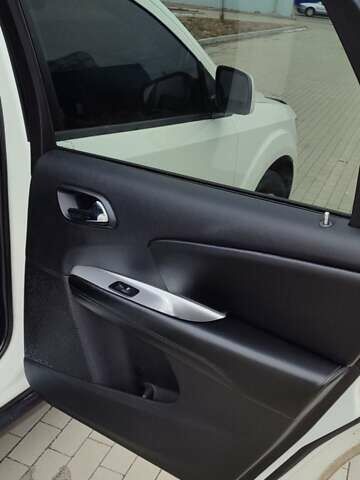 Белый Додж Джорни, объемом двигателя 2.36 л и пробегом 204 тыс. км за 10000 $, фото 12 на Automoto.ua