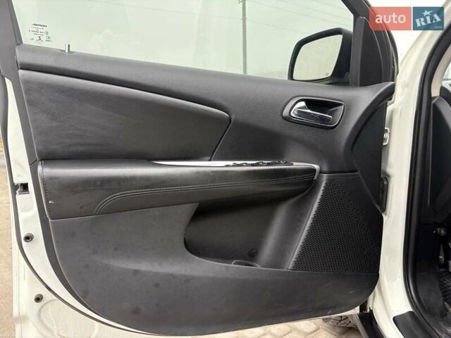 Білий Додж Джорні, об'ємом двигуна 2.4 л та пробігом 121 тис. км за 10290 $, фото 13 на Automoto.ua