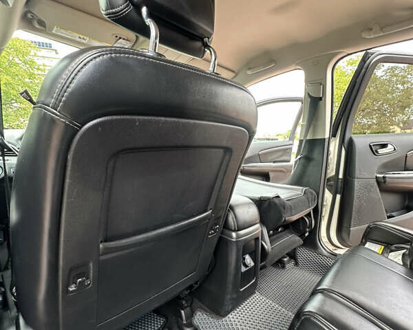 Белый Додж Джорни, объемом двигателя 2.36 л и пробегом 153 тыс. км за 12500 $, фото 52 на Automoto.ua