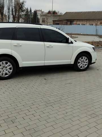 Белый Додж Джорни, объемом двигателя 2.36 л и пробегом 204 тыс. км за 10000 $, фото 5 на Automoto.ua