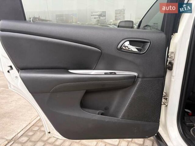 Білий Додж Джорні, об'ємом двигуна 2.4 л та пробігом 121 тис. км за 10290 $, фото 32 на Automoto.ua