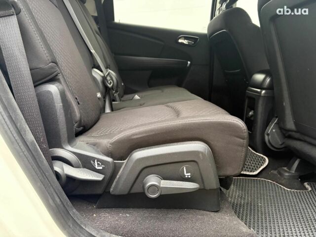 Білий Додж Джорні, об'ємом двигуна 2.4 л та пробігом 121 тис. км за 10290 $, фото 29 на Automoto.ua