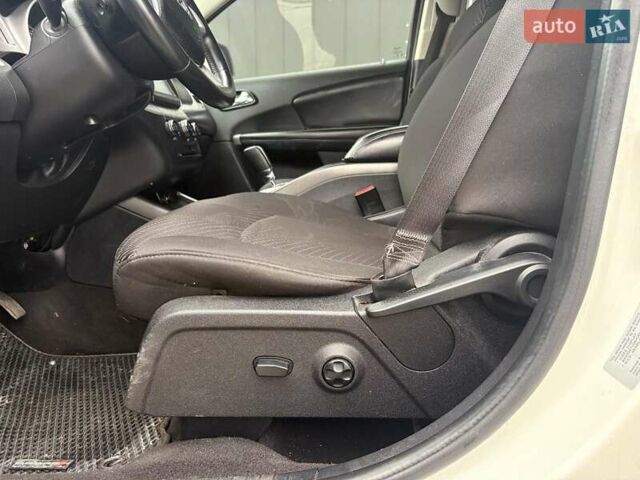 Білий Додж Джорні, об'ємом двигуна 2.4 л та пробігом 121 тис. км за 10290 $, фото 34 на Automoto.ua