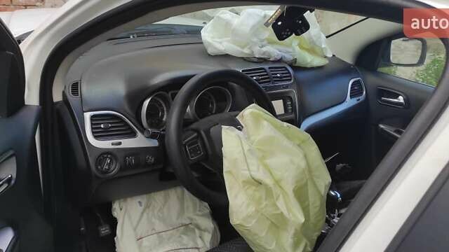 Белый Додж Джорни, объемом двигателя 2.36 л и пробегом 168 тыс. км за 3200 $, фото 26 на Automoto.ua