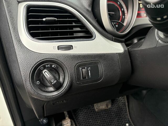 Білий Додж Джорні, об'ємом двигуна 2.4 л та пробігом 121 тис. км за 10290 $, фото 15 на Automoto.ua