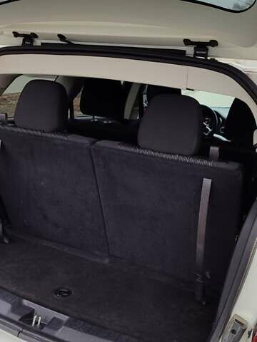 Белый Додж Джорни, объемом двигателя 2.36 л и пробегом 204 тыс. км за 10000 $, фото 9 на Automoto.ua