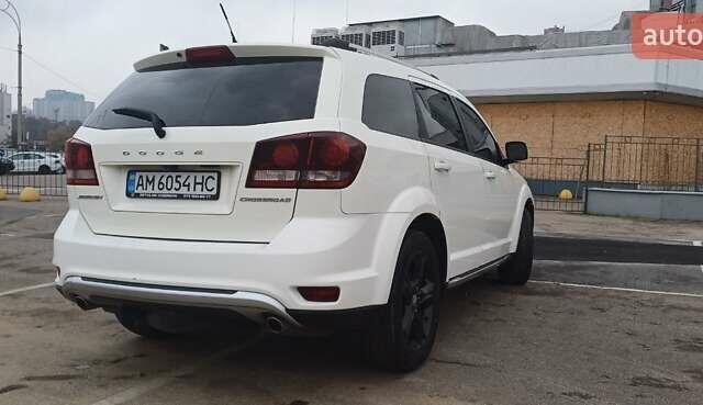 Белый Додж Джорни, объемом двигателя 3.6 л и пробегом 180 тыс. км за 12200 $, фото 5 на Automoto.ua
