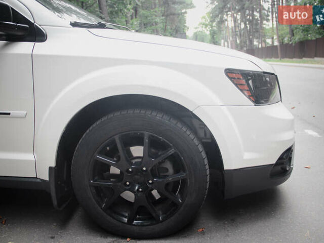 Белый Додж Джорни, объемом двигателя 3.6 л и пробегом 214 тыс. км за 14500 $, фото 4 на Automoto.ua