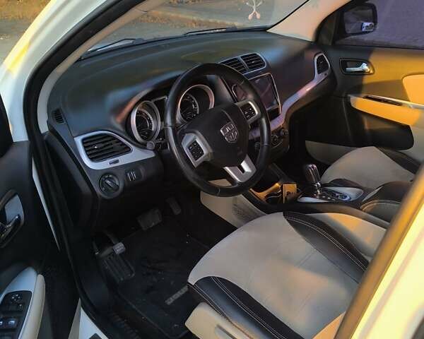 Білий Додж Джорні, об'ємом двигуна 2.4 л та пробігом 280 тис. км за 10500 $, фото 1 на Automoto.ua