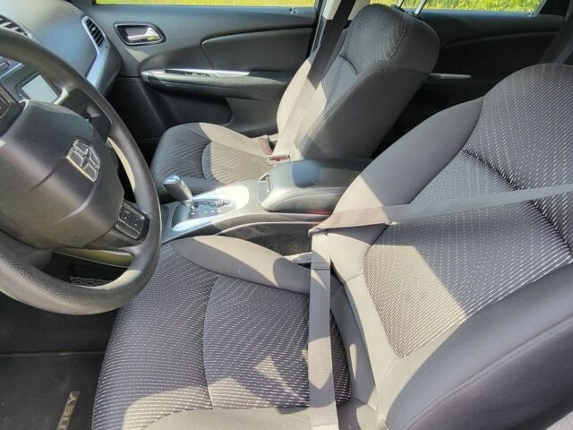 Белый Додж Джорни, объемом двигателя 2 л и пробегом 206 тыс. км за 9000 $, фото 4 на Automoto.ua