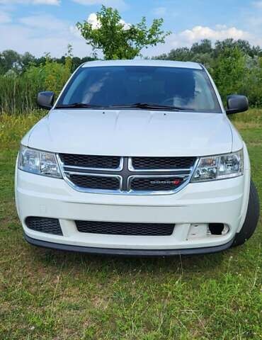 Белый Додж Джорни, объемом двигателя 2.36 л и пробегом 170 тыс. км за 9000 $, фото 6 на Automoto.ua