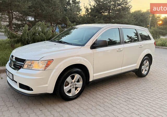 Белый Додж Джорни, объемом двигателя 3.6 л и пробегом 179 тыс. км за 10450 $, фото 2 на Automoto.ua