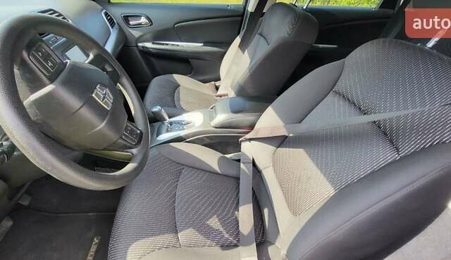 Белый Додж Джорни, объемом двигателя 2.36 л и пробегом 170 тыс. км за 9000 $, фото 7 на Automoto.ua