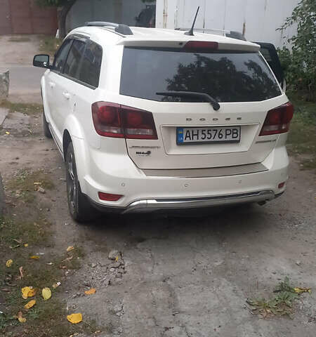 Белый Додж Джорни, объемом двигателя 2.36 л и пробегом 119 тыс. км за 13800 $, фото 1 на Automoto.ua