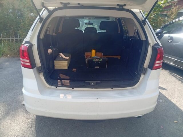 Білий Додж Джорні, об'ємом двигуна 2.4 л та пробігом 180 тис. км за 8600 $, фото 5 на Automoto.ua