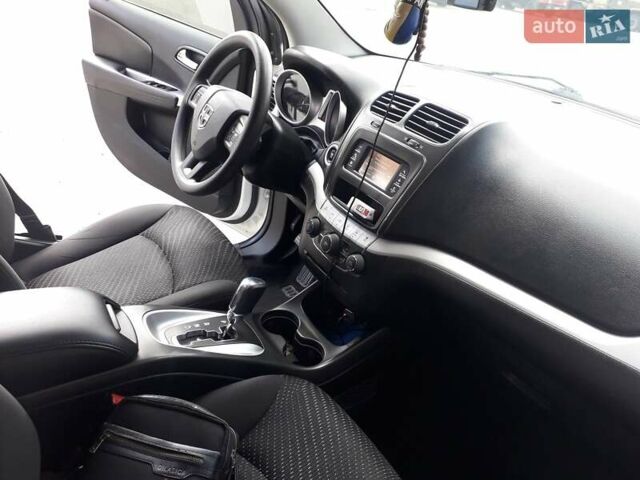 Белый Додж Джорни, объемом двигателя 2.4 л и пробегом 181 тыс. км за 11500 $, фото 1 на Automoto.ua