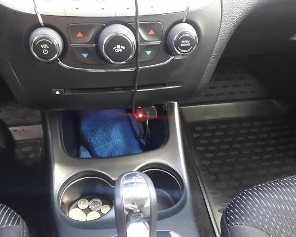 Белый Додж Джорни, объемом двигателя 2.4 л и пробегом 181 тыс. км за 11500 $, фото 4 на Automoto.ua