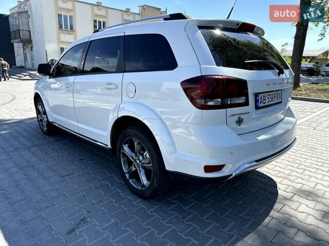 Белый Додж Джорни, объемом двигателя 2.36 л и пробегом 165 тыс. км за 12800 $, фото 5 на Automoto.ua