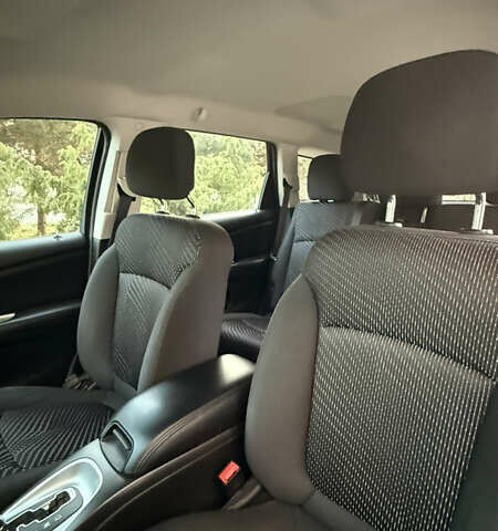 Белый Додж Джорни, объемом двигателя 3.6 л и пробегом 179 тыс. км за 10450 $, фото 14 на Automoto.ua