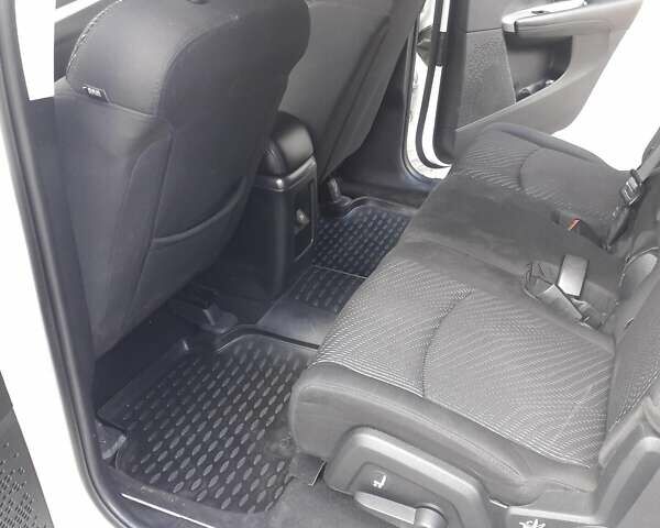 Белый Додж Джорни, объемом двигателя 2.4 л и пробегом 181 тыс. км за 11500 $, фото 2 на Automoto.ua