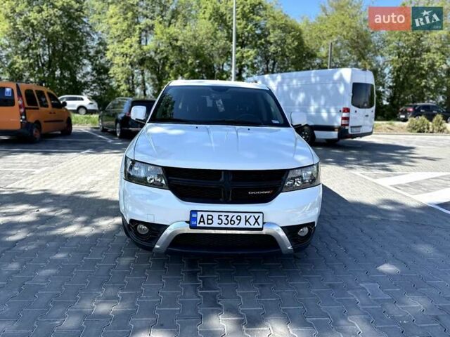 Белый Додж Джорни, объемом двигателя 2.36 л и пробегом 165 тыс. км за 12800 $, фото 1 на Automoto.ua