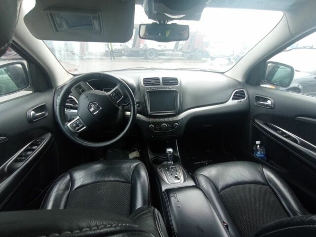 Белый Додж Джорни, объемом двигателя 0 л и пробегом 220 тыс. км за 8200 $, фото 7 на Automoto.ua