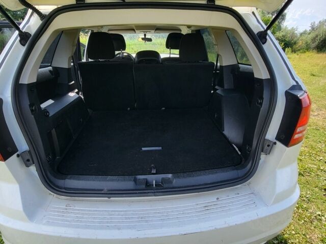 Белый Додж Джорни, объемом двигателя 2 л и пробегом 206 тыс. км за 9000 $, фото 6 на Automoto.ua