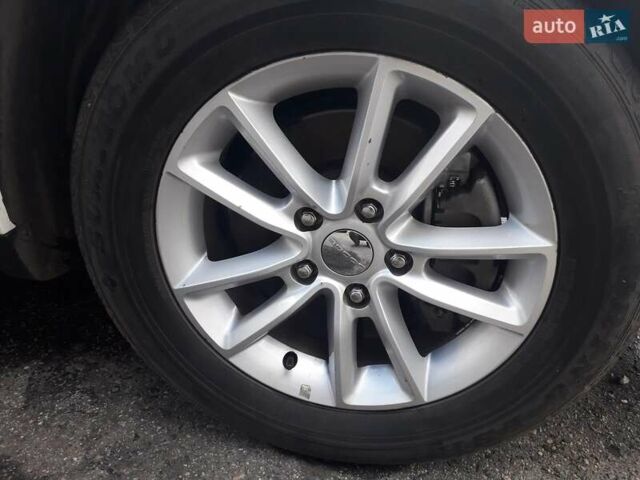 Белый Додж Джорни, объемом двигателя 2.4 л и пробегом 181 тыс. км за 11500 $, фото 3 на Automoto.ua