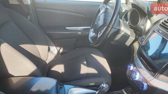 Белый Додж Джорни, объемом двигателя 3.61 л и пробегом 180 тыс. км за 9500 $, фото 6 на Automoto.ua