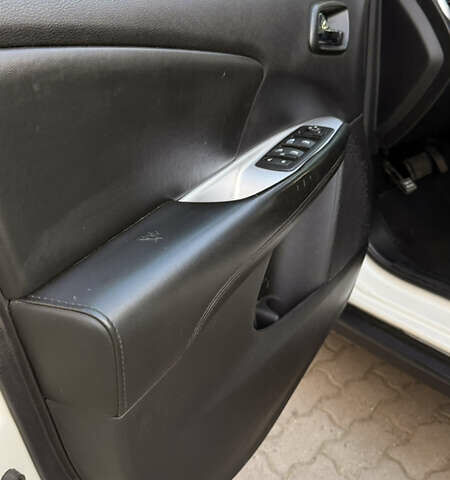 Білий Додж Джорні, об'ємом двигуна 3.6 л та пробігом 179 тис. км за 10800 $, фото 7 на Automoto.ua