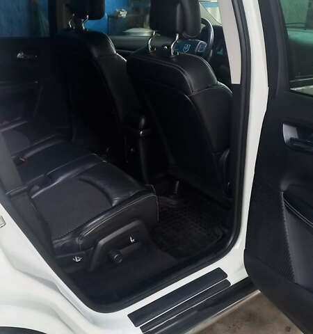 Белый Додж Джорни, объемом двигателя 2.36 л и пробегом 119 тыс. км за 13800 $, фото 11 на Automoto.ua