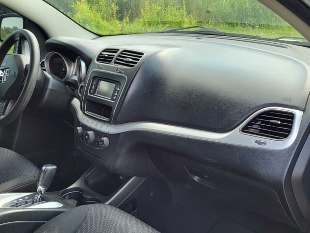 Белый Додж Джорни, объемом двигателя 2 л и пробегом 206 тыс. км за 9000 $, фото 10 на Automoto.ua