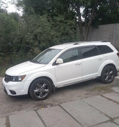 Белый Додж Джорни, объемом двигателя 2.36 л и пробегом 119 тыс. км за 13800 $, фото 3 на Automoto.ua