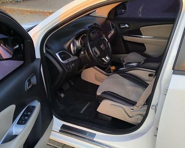 Білий Додж Джорні, об'ємом двигуна 2.4 л та пробігом 280 тис. км за 10500 $, фото 7 на Automoto.ua