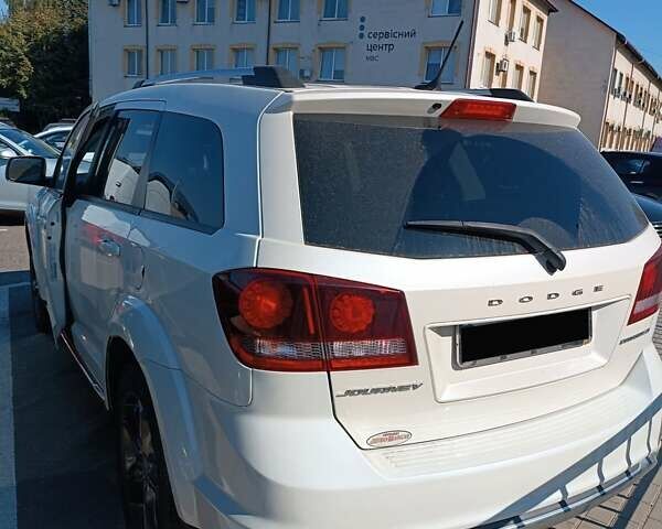 Белый Додж Джорни, объемом двигателя 2.36 л и пробегом 150 тыс. км за 12500 $, фото 1 на Automoto.ua