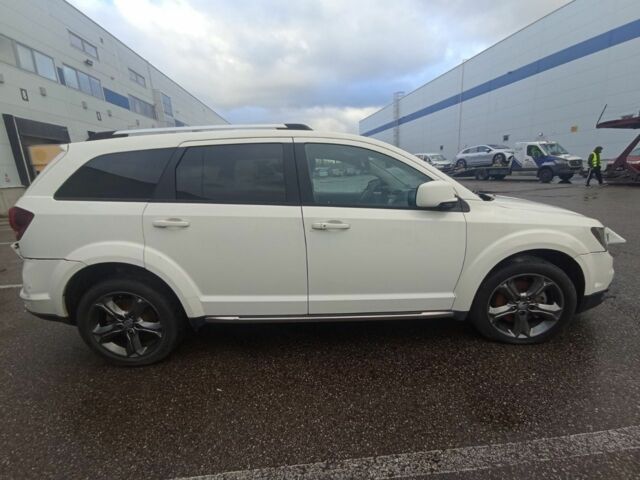 Белый Додж Джорни, объемом двигателя 0 л и пробегом 220 тыс. км за 8200 $, фото 3 на Automoto.ua