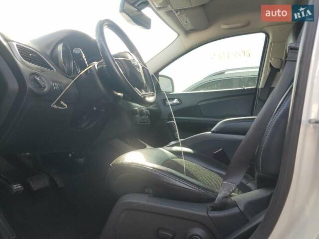 Белый Додж Джорни, объемом двигателя 2.36 л и пробегом 167 тыс. км за 1400 $, фото 6 на Automoto.ua