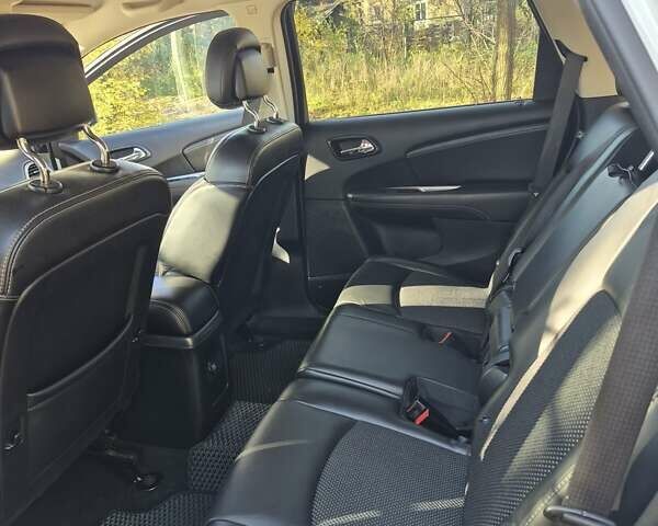 Белый Додж Джорни, объемом двигателя 2.36 л и пробегом 220 тыс. км за 13100 $, фото 24 на Automoto.ua