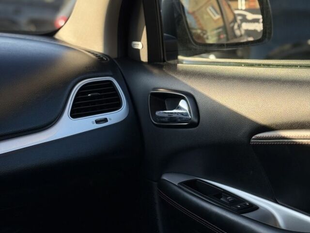 Белый Додж Джорни, объемом двигателя 3.6 л и пробегом 117 тыс. км за 13500 $, фото 7 на Automoto.ua