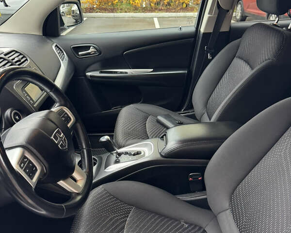 Белый Додж Джорни, объемом двигателя 2.4 л и пробегом 143 тыс. км за 12750 $, фото 17 на Automoto.ua