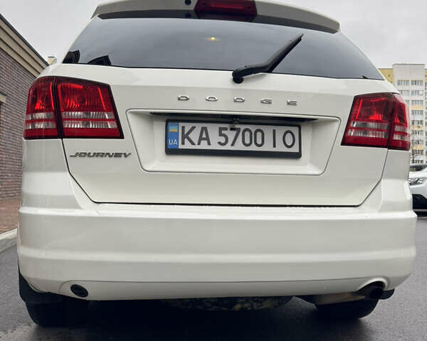 Белый Додж Джорни, объемом двигателя 2.4 л и пробегом 143 тыс. км за 12750 $, фото 26 на Automoto.ua