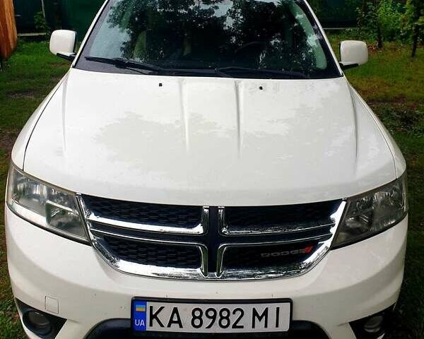 Белый Додж Джорни, объемом двигателя 3.6 л и пробегом 200 тыс. км за 14000 $, фото 1 на Automoto.ua