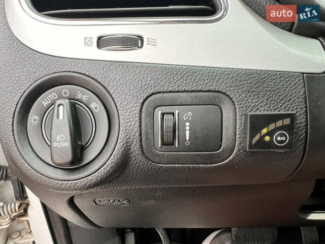 Белый Додж Джорни, объемом двигателя 3.6 л и пробегом 210 тыс. км за 12500 $, фото 28 на Automoto.ua