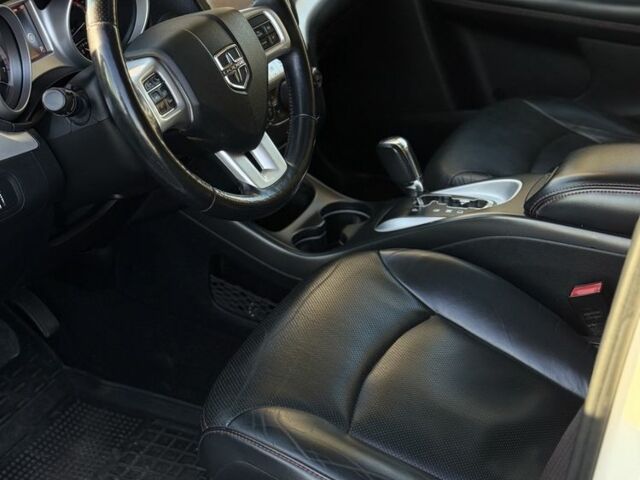 Белый Додж Джорни, объемом двигателя 3.6 л и пробегом 117 тыс. км за 13500 $, фото 4 на Automoto.ua