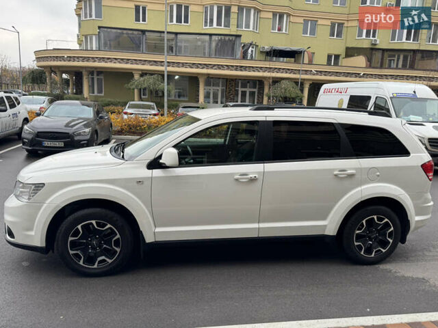 Белый Додж Джорни, объемом двигателя 2.4 л и пробегом 143 тыс. км за 12750 $, фото 4 на Automoto.ua