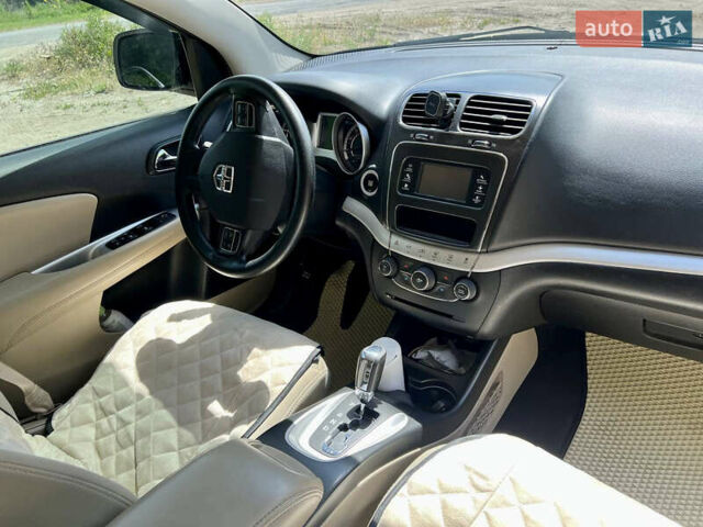 Додж Джорни 2016 в Валках на Automoto.ua Белый Додж Джорни, объемом двигателя 3.6 л и пробегом 128 тыс. км за 12900 $, фото 15 на Automoto.ua