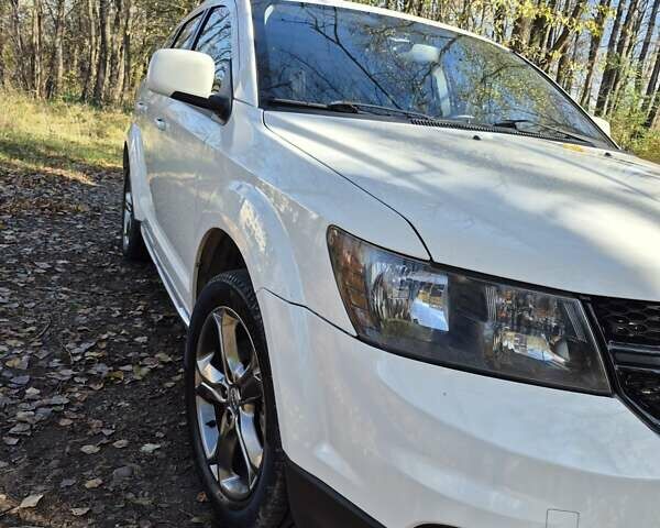 Белый Додж Джорни, объемом двигателя 2.36 л и пробегом 220 тыс. км за 13100 $, фото 6 на Automoto.ua