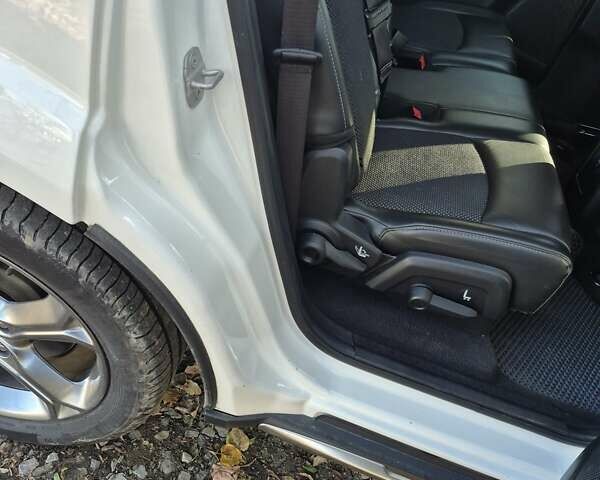 Белый Додж Джорни, объемом двигателя 2.36 л и пробегом 220 тыс. км за 13100 $, фото 17 на Automoto.ua