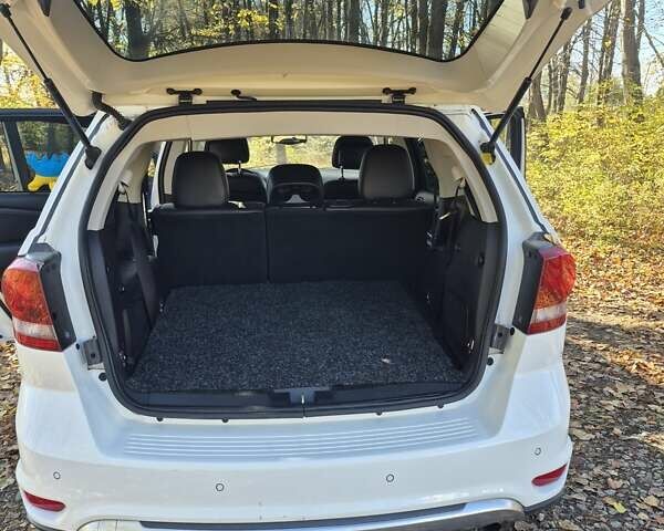 Белый Додж Джорни, объемом двигателя 2.36 л и пробегом 220 тыс. км за 13100 $, фото 26 на Automoto.ua